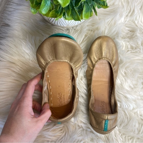 Tieks Limited Edition Champagne Gold Leather Flats 6 - Picture 3 of 8